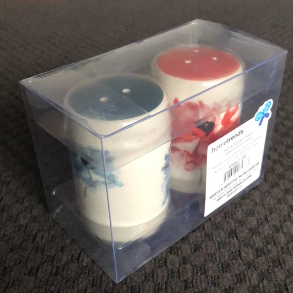 Salt and Pepper Shaker 🧂 - Picture 3 of 3